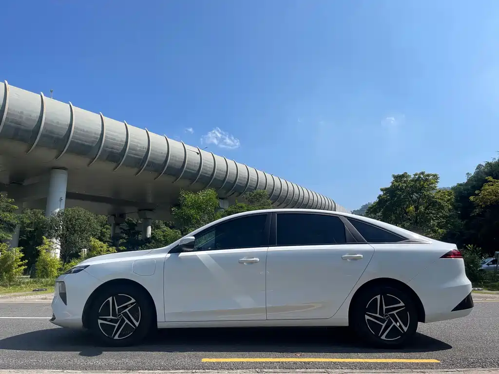 Roewe Young Wai D6 — миниатюра 4
