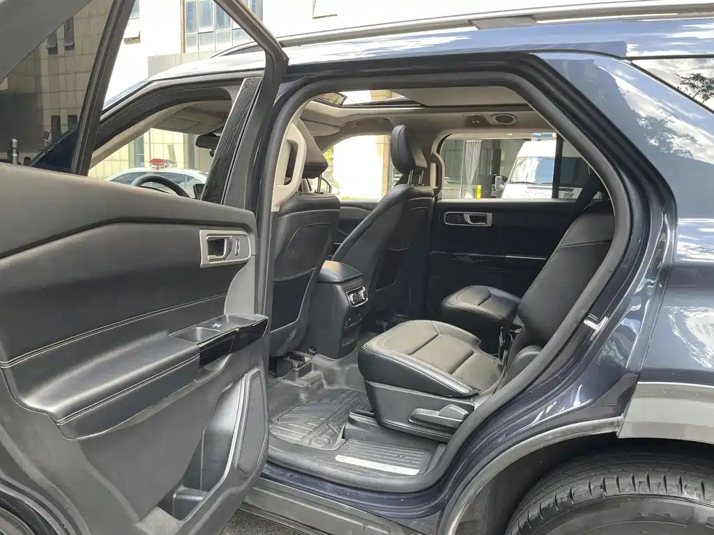 Ford Explorer — миниатюра 6
