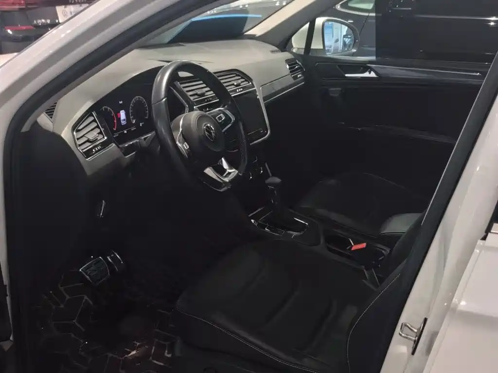 Volkswagen Tiguan L — миниатюра 10