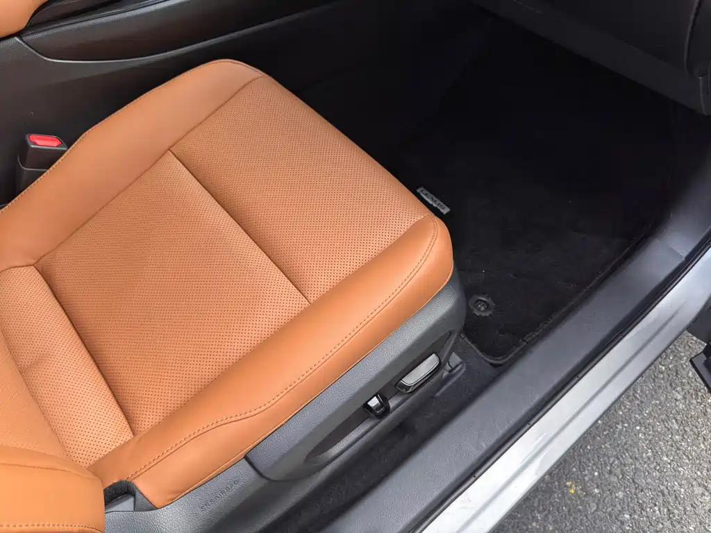Lexus UX New Energy — миниатюра 19