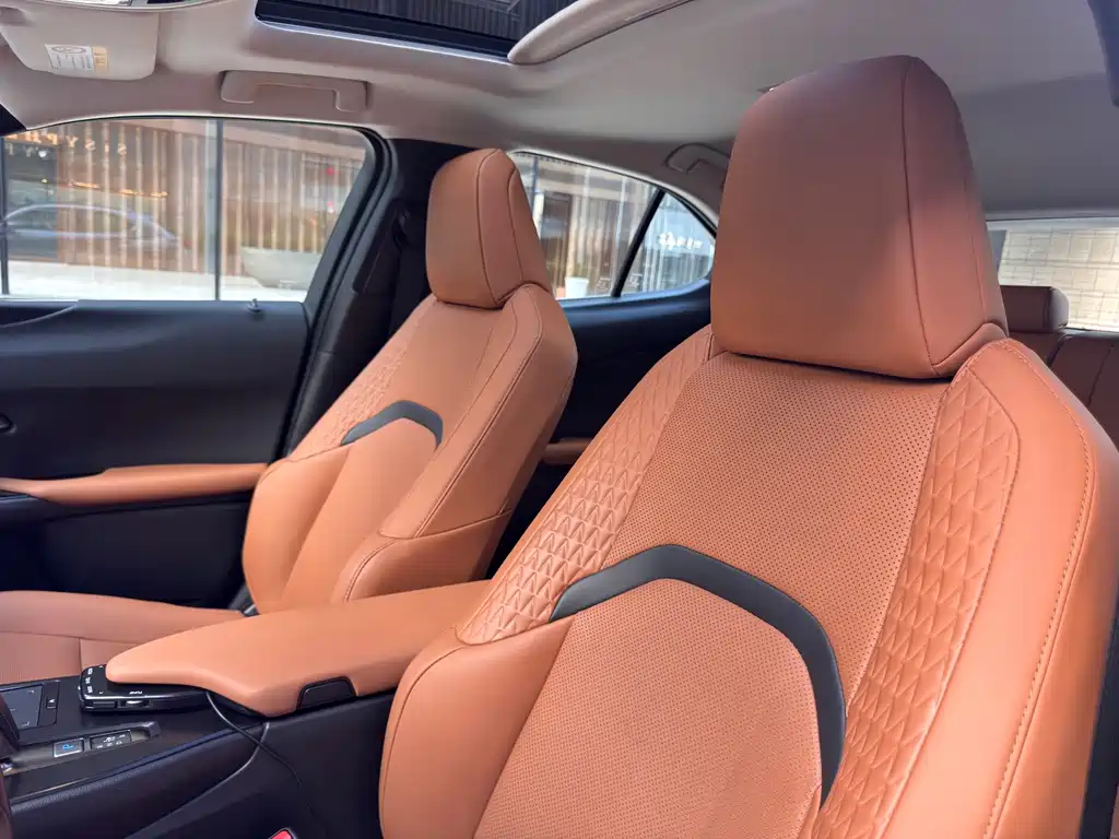 Lexus UX New Energy — миниатюра 16