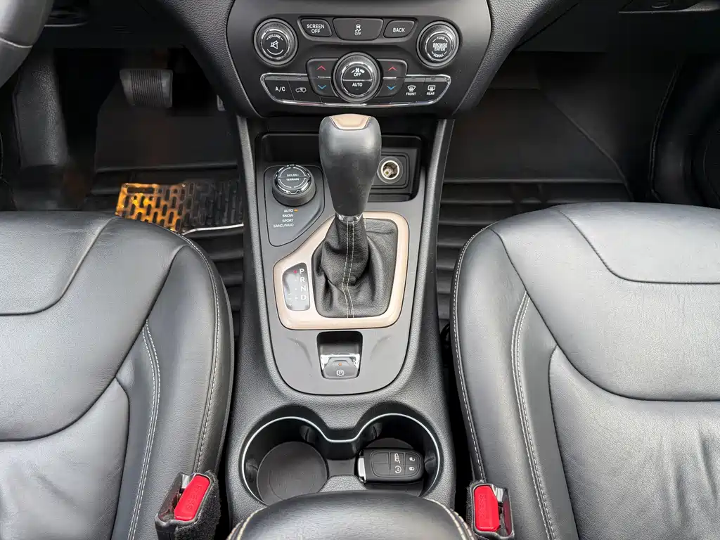 Jeep Cherokee (Import) 2.4L Elite Edition, фото 27