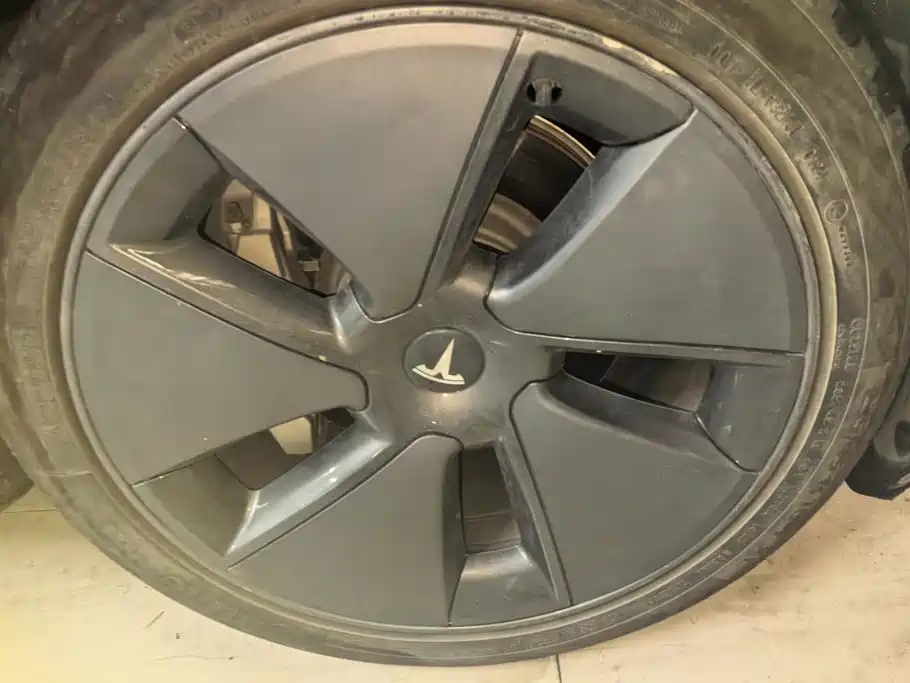 Tesla Model 3 — миниатюра 6