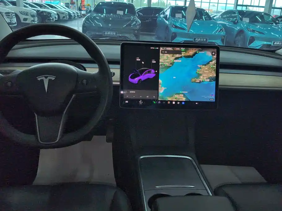 Tesla Model 3 — миниатюра 12