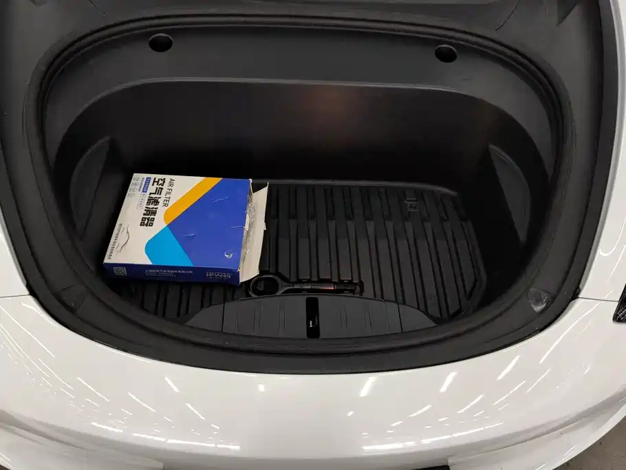 Tesla Model 3 — миниатюра 10