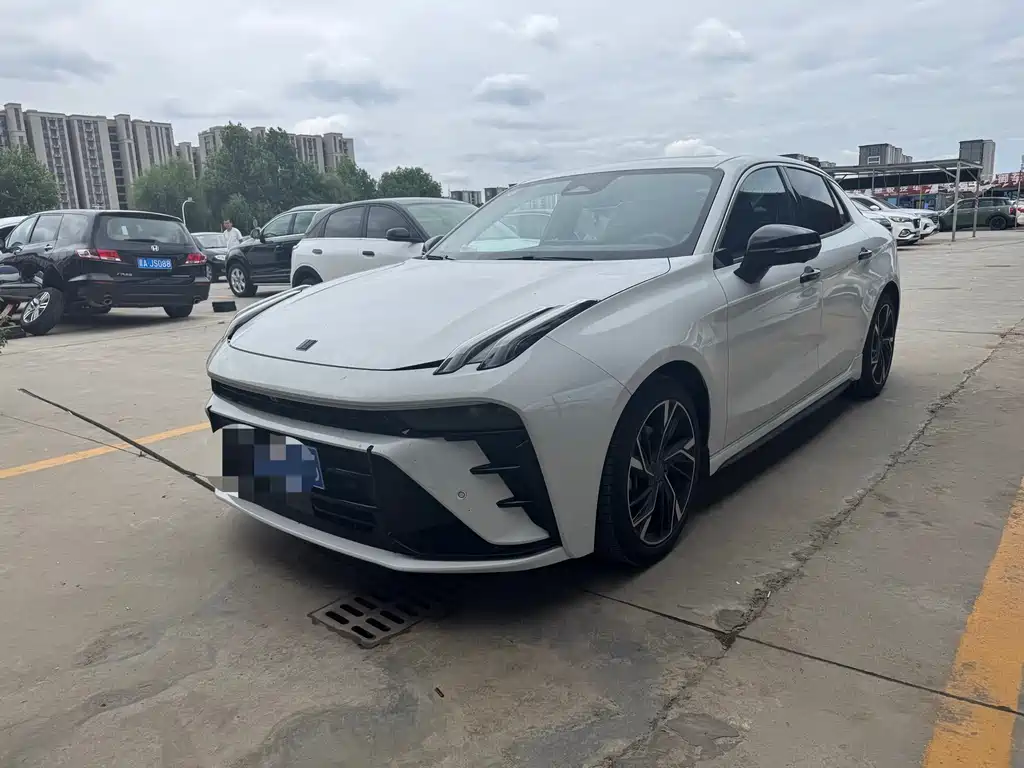 Купить Lynk & Co 03