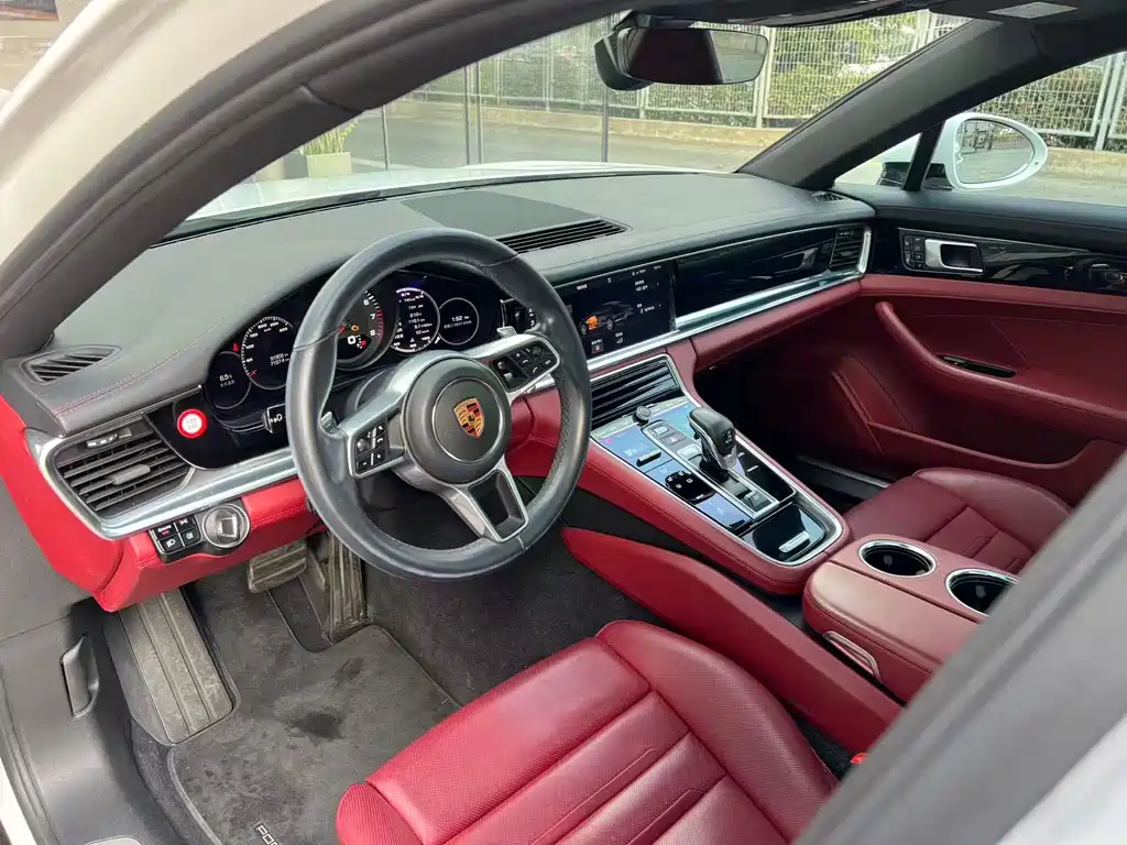 PORSCHE PANAMERA
