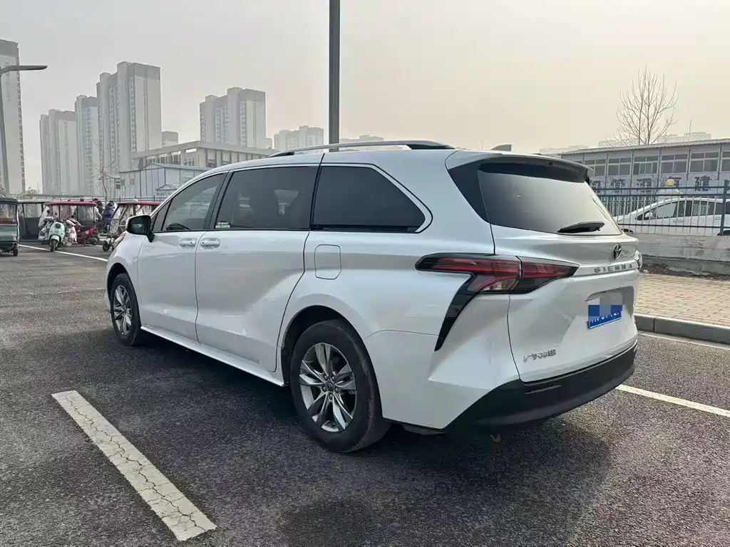 TOYOTA SIENNA