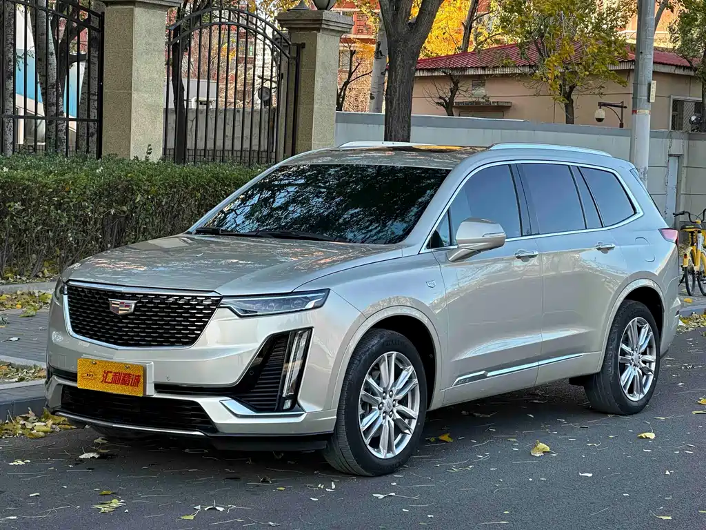 CADILLAC XT6
