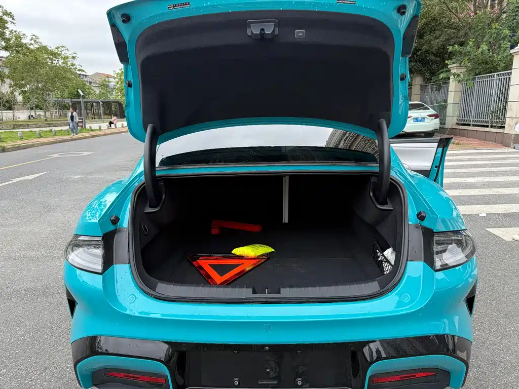 XIAOMI CAR XIAOMI SU7