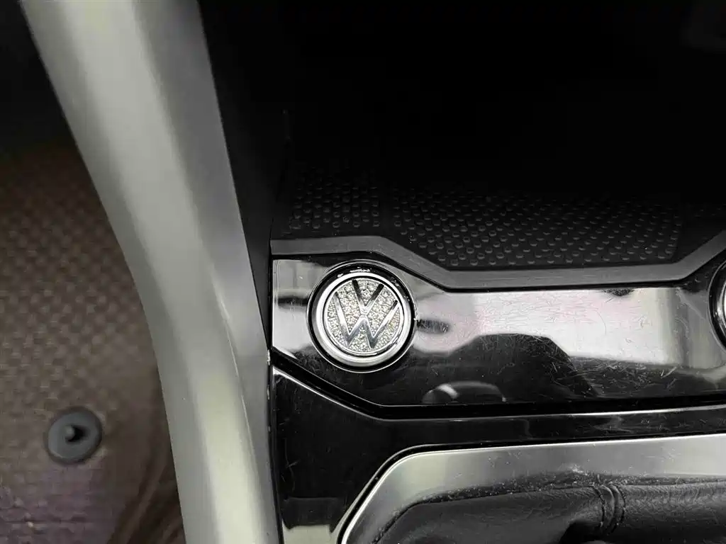 VOLKSWAGEN T ROC EXPLORING SONGS