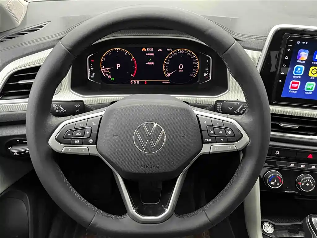 VOLKSWAGEN T ROC EXPLORING SONGS