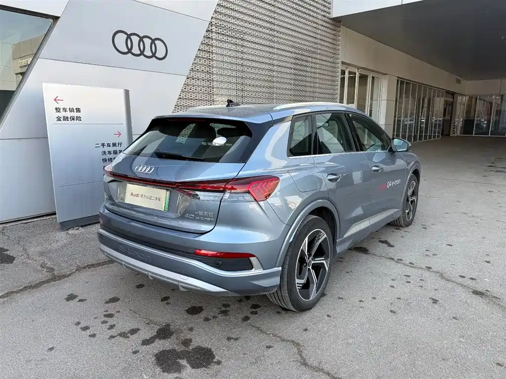 AUDI Q4 E TRON