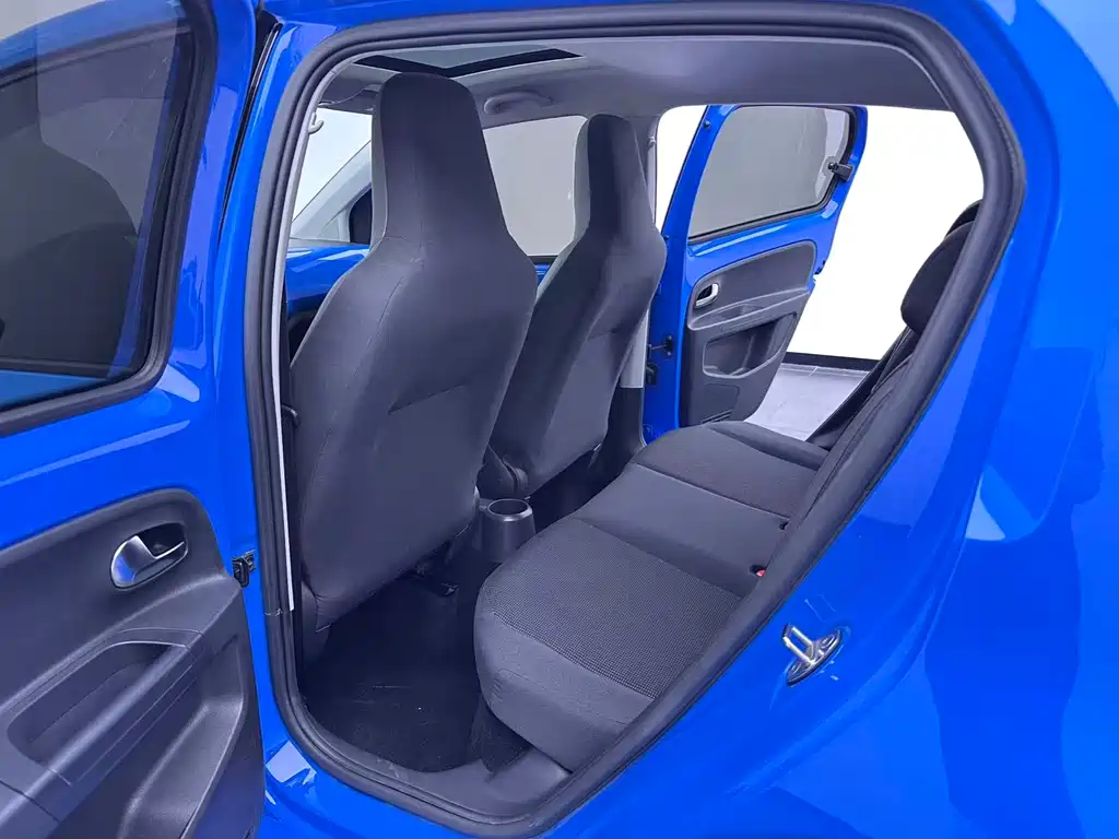 Volkswagen up! — миниатюра 18