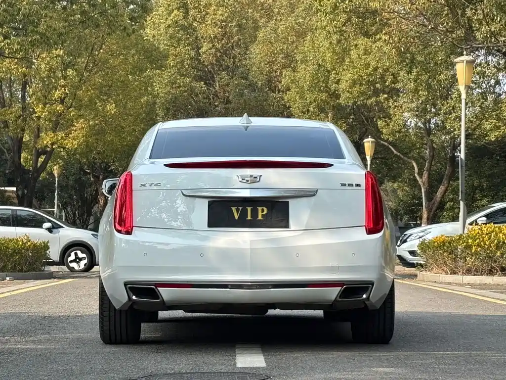 CADILLAC XTS