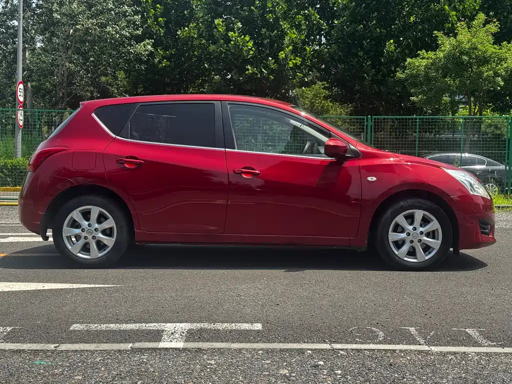 Nissan Tiida 2011 1.6L CVT Luxury