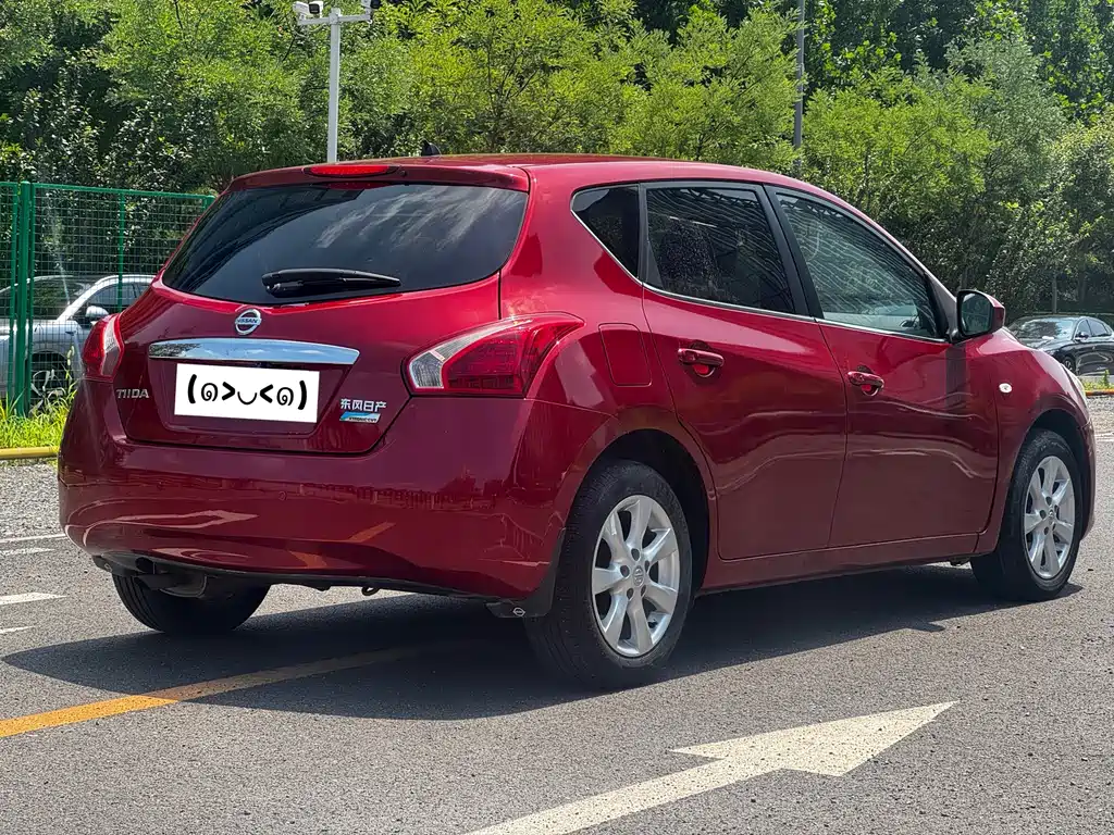 Nissan Tiida 2011 1.6L CVT Luxury