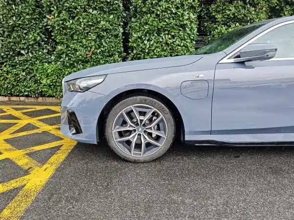 BMW i5 2024 eDrive 35L Premium M Sport