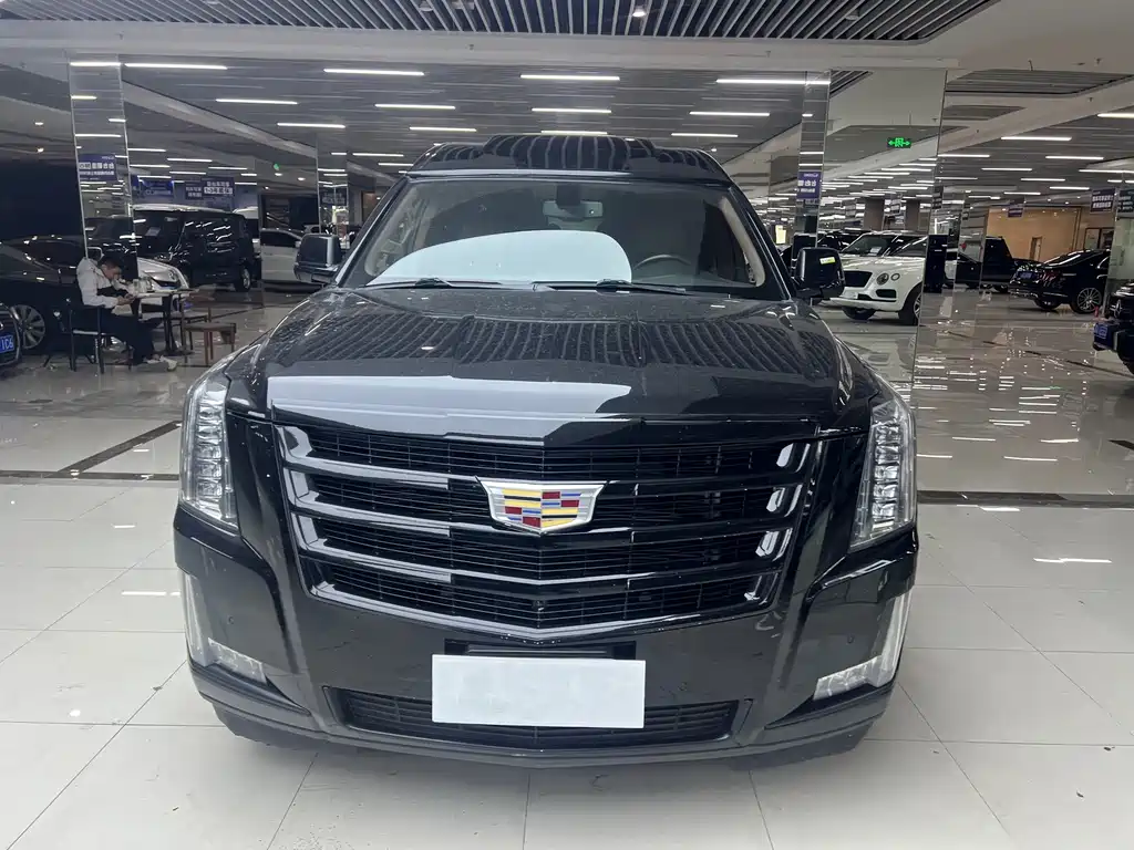 Cadillac Escalade — миниатюра 2