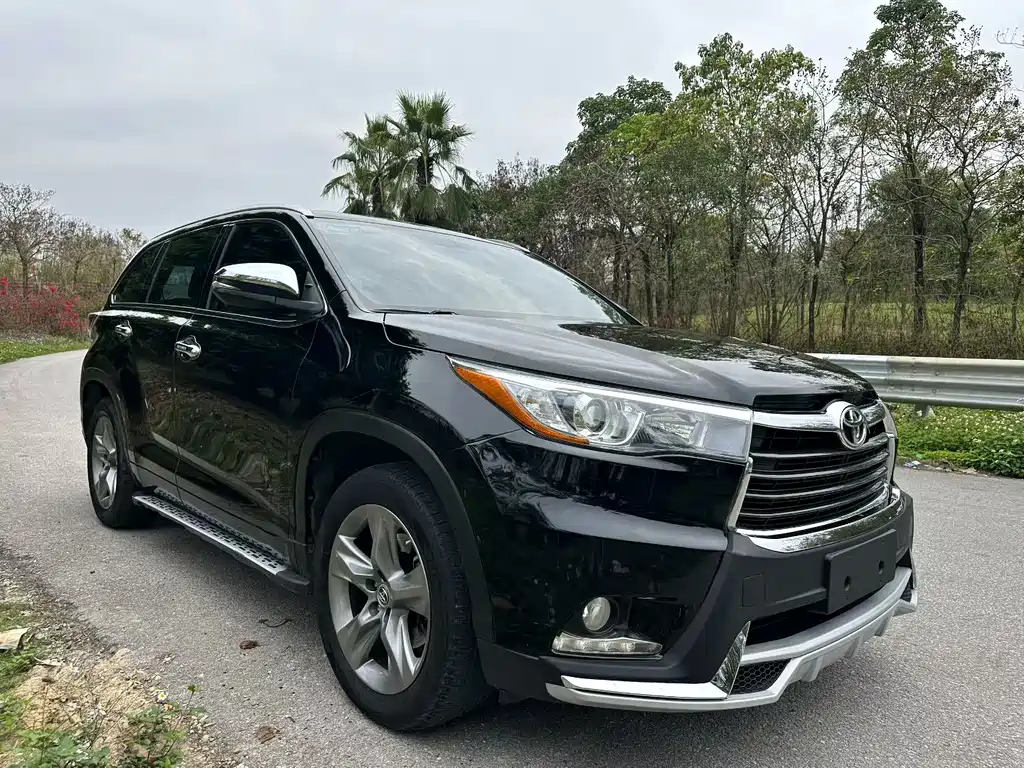 TOYOTA HIGHLANDER