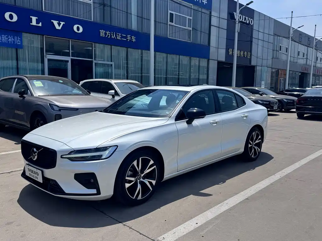 Volvo S60 2025 B5 Smart Elegant Sport Edition