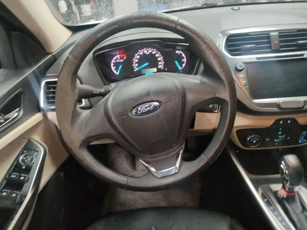 Ford Escort — миниатюра 11
