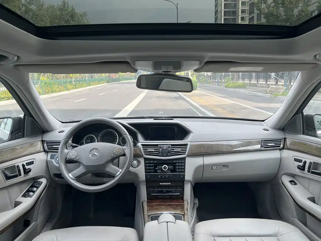 Mercedes-Benz E-Class — миниатюра 18