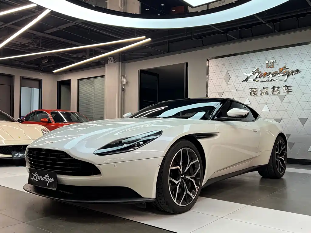 ASTON MARTIN DB11