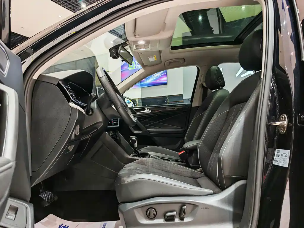 Volkswagen Tiguan L — миниатюра 5