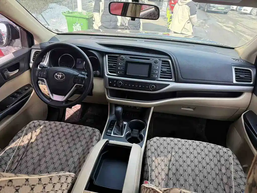 TOYOTA HIGHLANDER