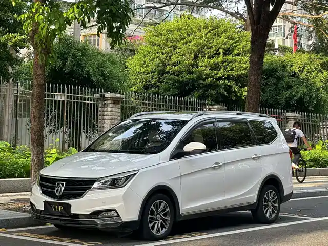 BAOJUN  730 2018