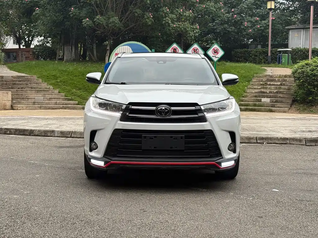 TOYOTA HIGHLANDER