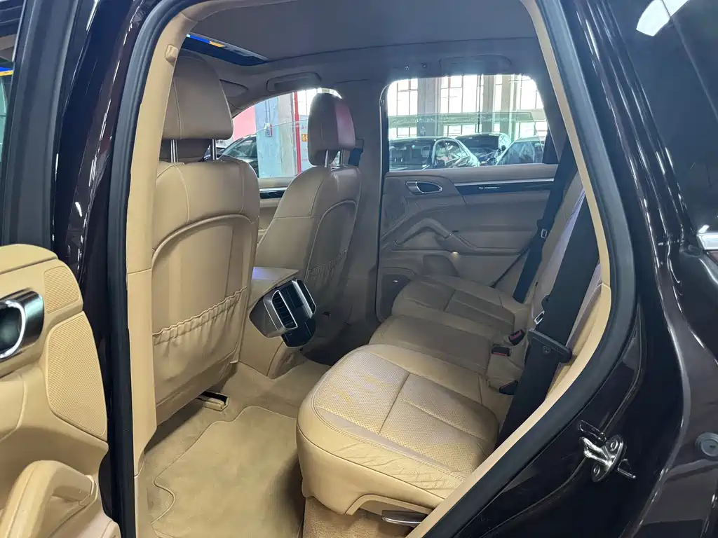 Porsche Cayenne — миниатюра 13