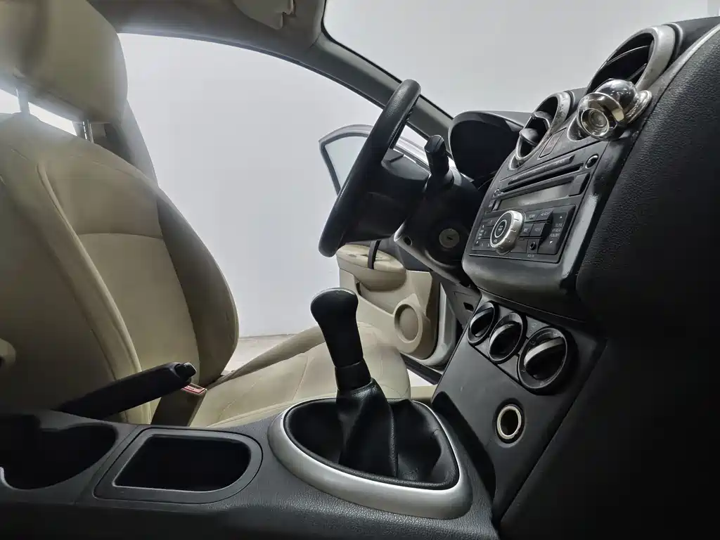 Nissan Qashqai — миниатюра 14