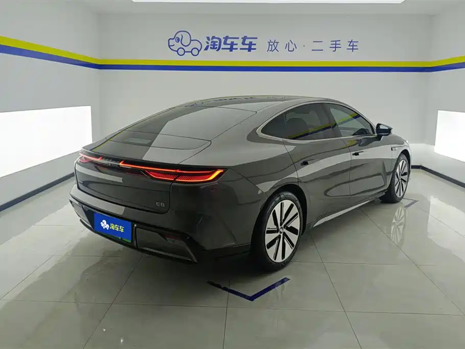 GEELY GALAXY GALAXY E8