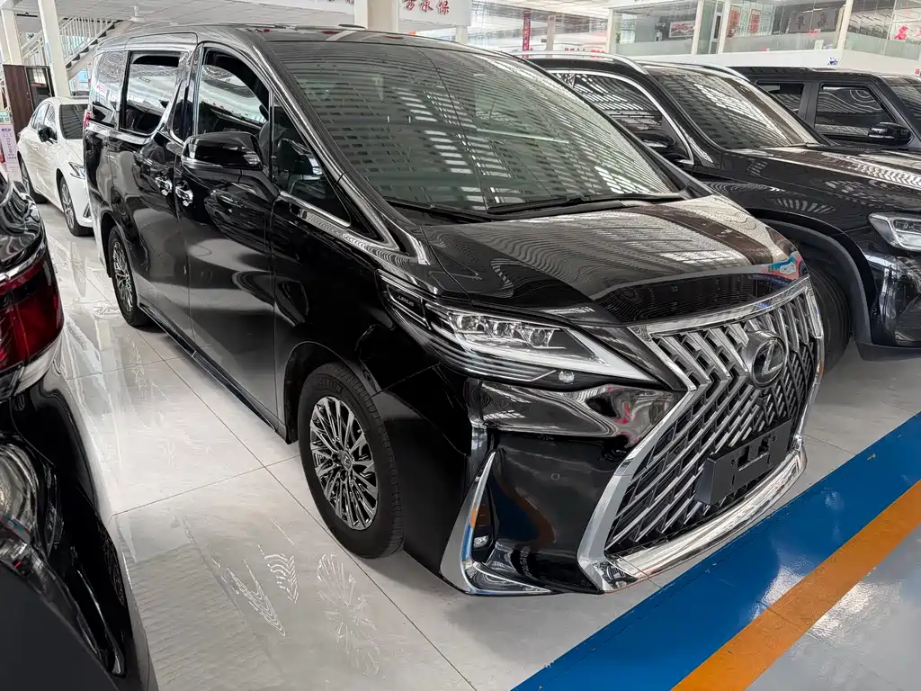 Lexus LM 2020 300h мест