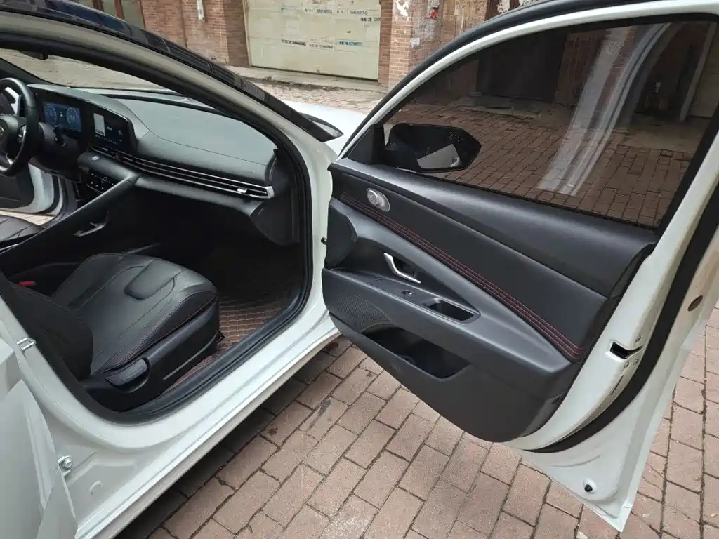 Hyundai Elantra — миниатюра 18