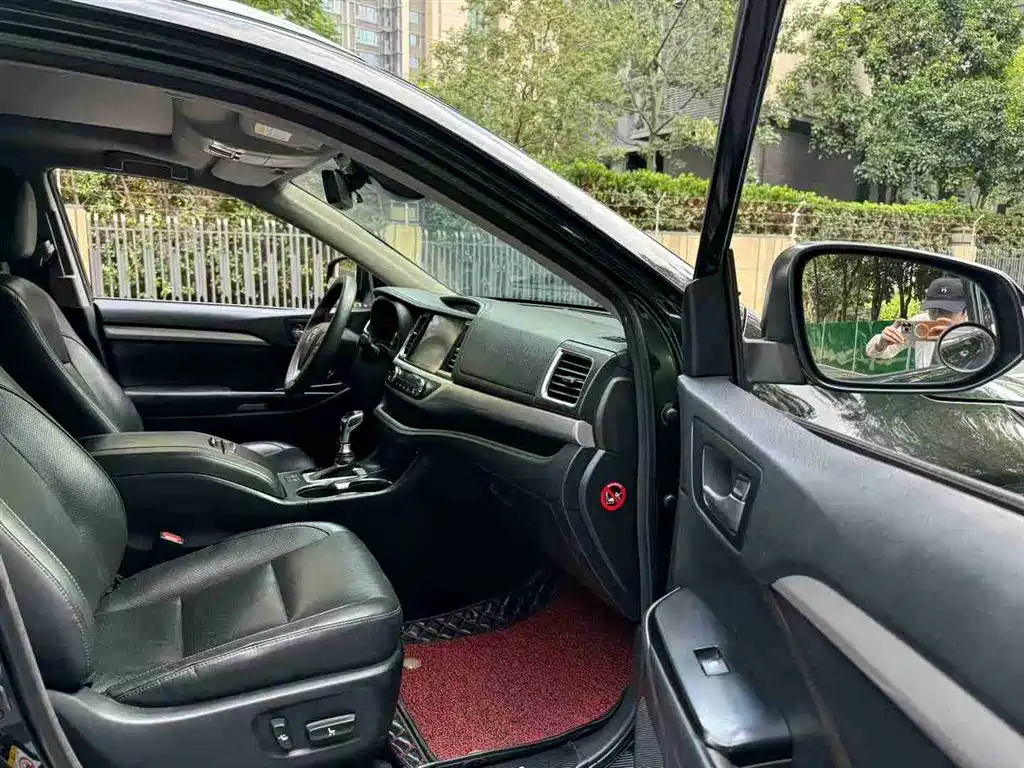Toyota Highlander 2018 2.0T Luxury 7 мест V