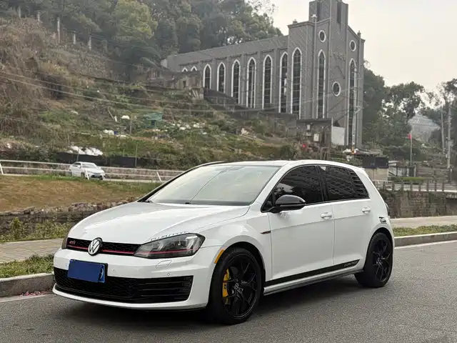 VOLKSWAGEN GOLF GTI