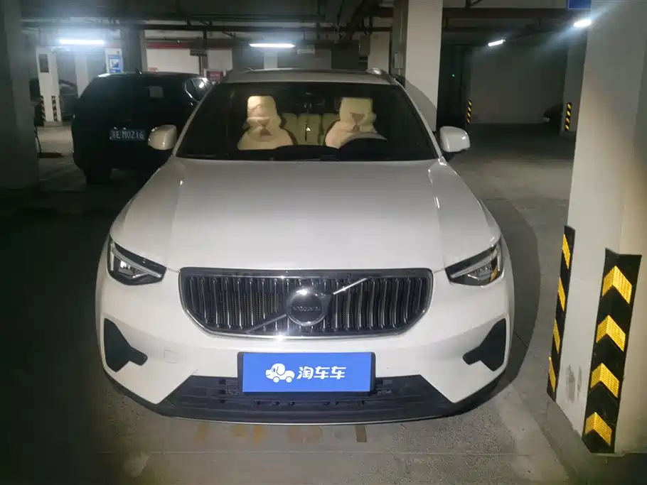 Volvo XC40 2023 B3 Luxury
