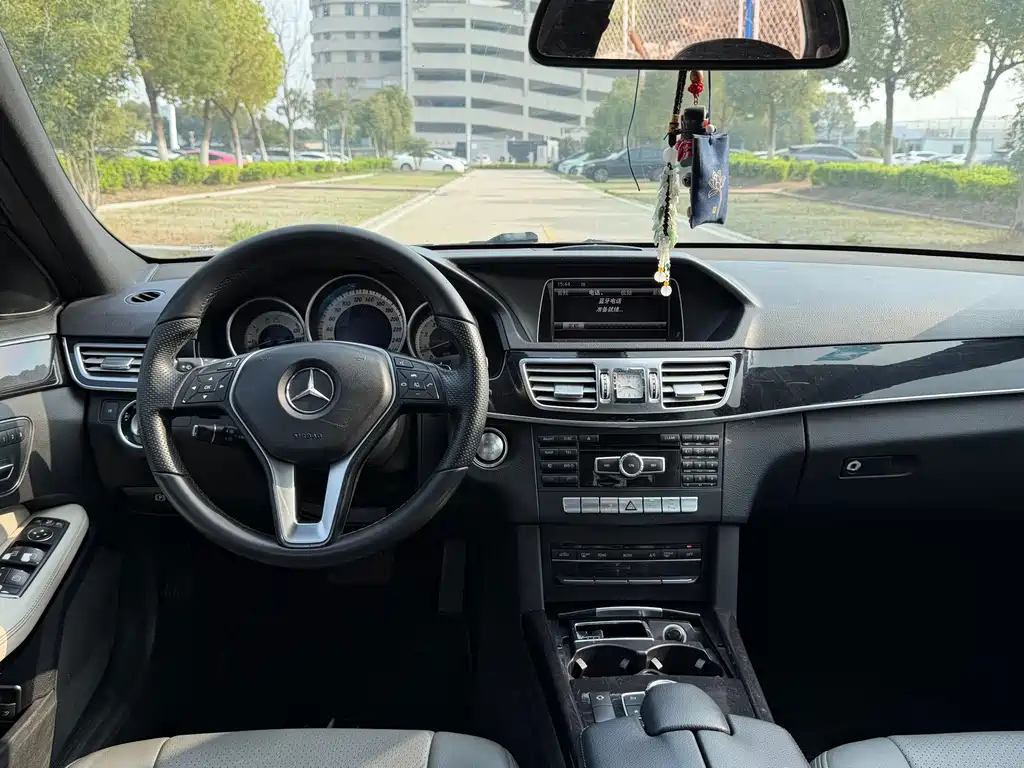 Mercedes-Benz E-Class — миниатюра 16