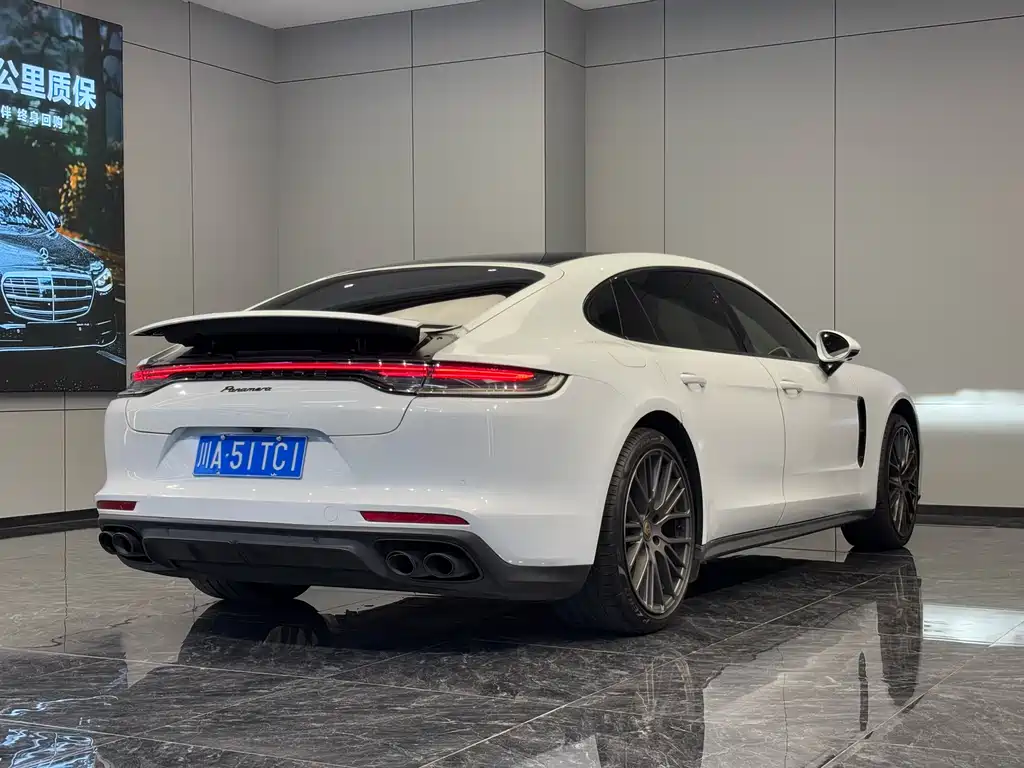 PORSCHE PANAMERA