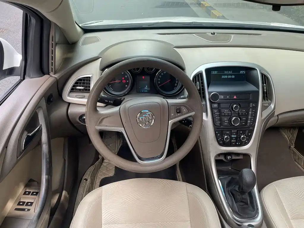 Buick Excelle — миниатюра 9