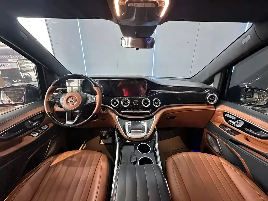 Mercedes-Benz Vito 2023 2.0T 7 мест