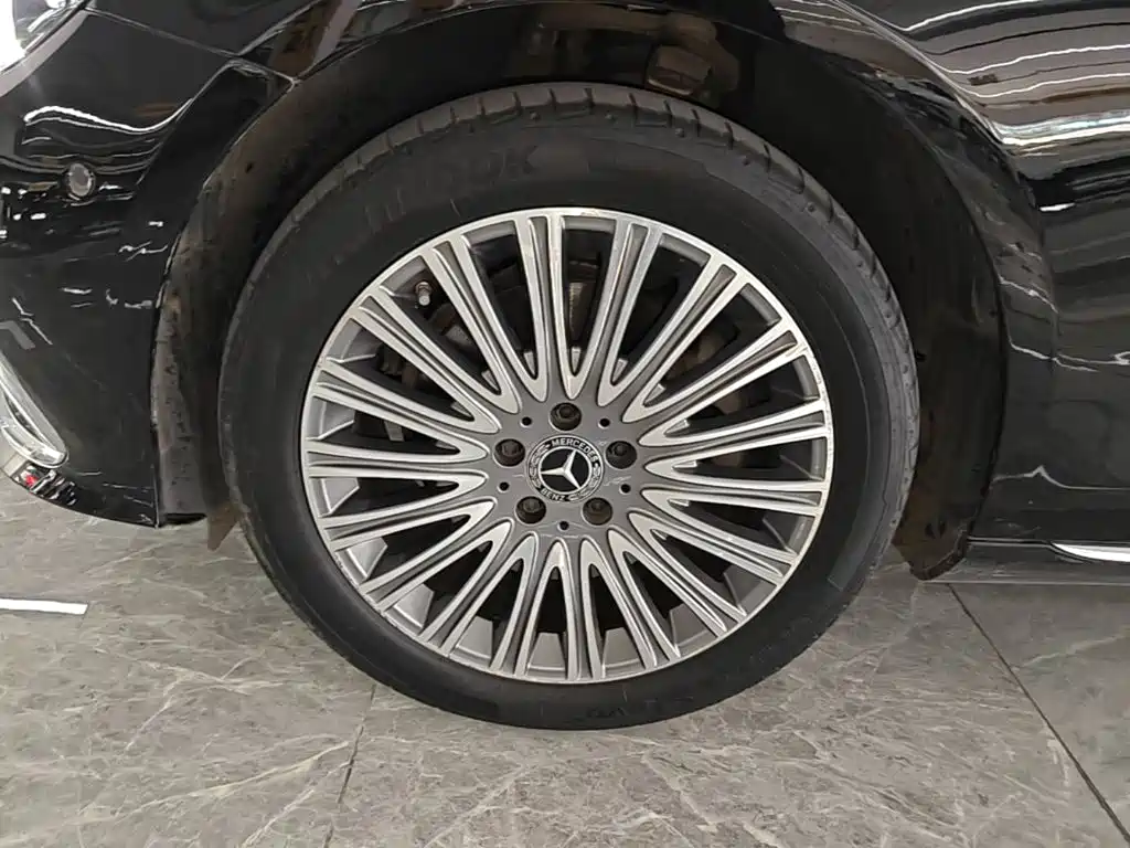 Mercedes-Benz E-Class — миниатюра 23
