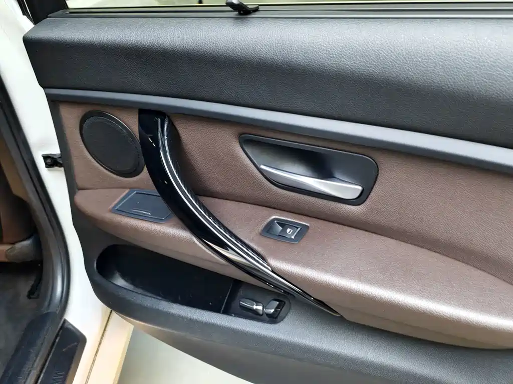 BMW 3 Series — миниатюра 10