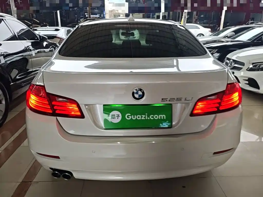 BMW 5 Series — миниатюра 4