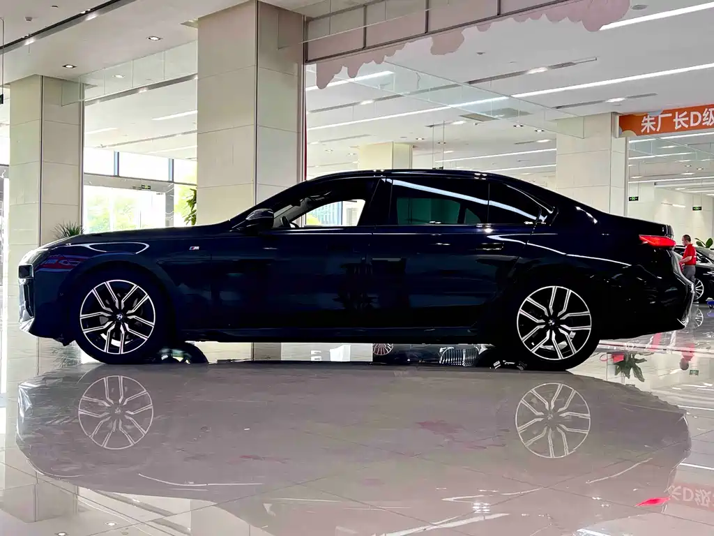 BMW 7 Series 7 2023 735Li M Sport