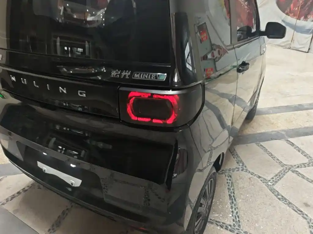 Wuling MINIEV — миниатюра 8