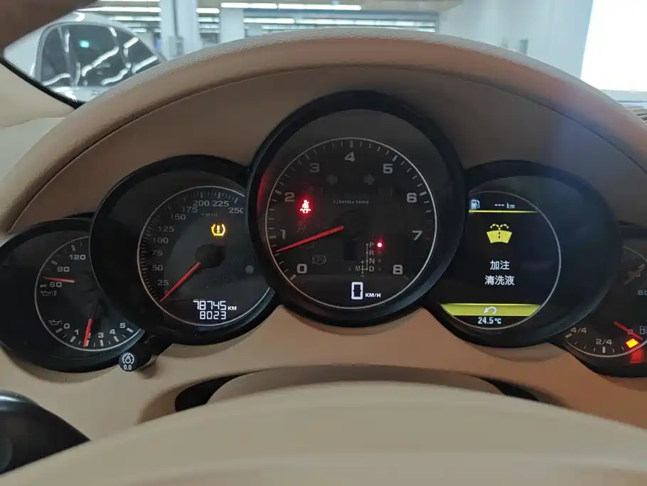 Porsche Cayenne — миниатюра 14